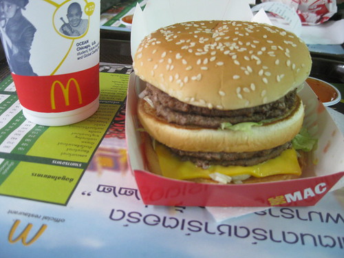 So we tried McDonald's in Thailand, Swiss got a DOUBLE Big Mac!!