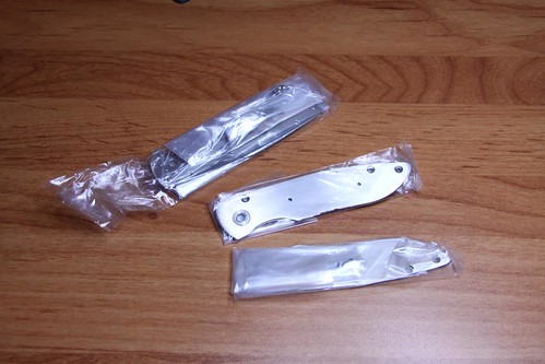 Jantz VG102 silver titanium folder with Afzalia handle