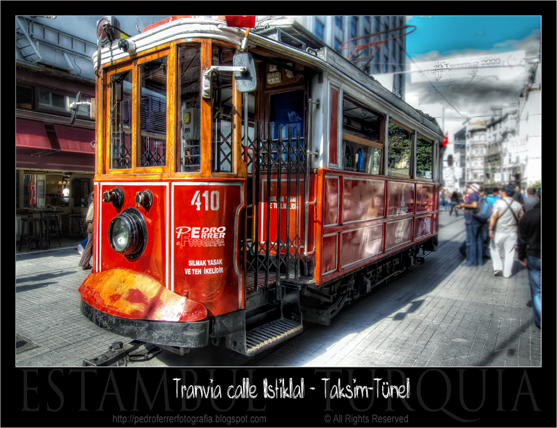 Istiklal Caddesi - Nostalgic Tramway