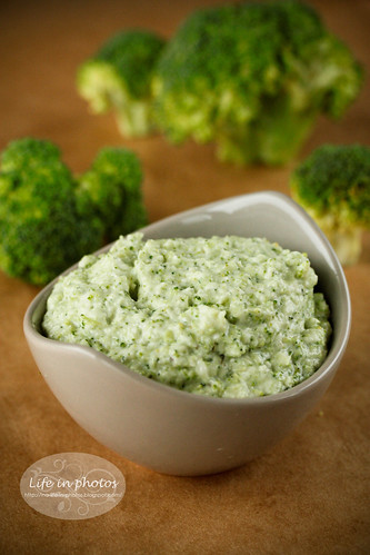 Raw broccoli with soy mayo