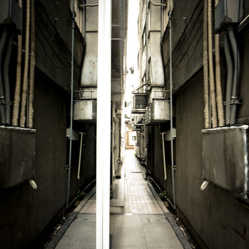 Mirrored Alley, Ginza