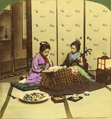 (animated stereo) Geisha playing music, 1898