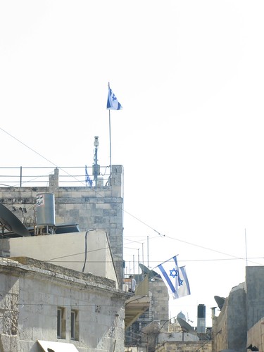Banderas israelíes en el barrio musulmán de Jerusalén (by jmerelo)