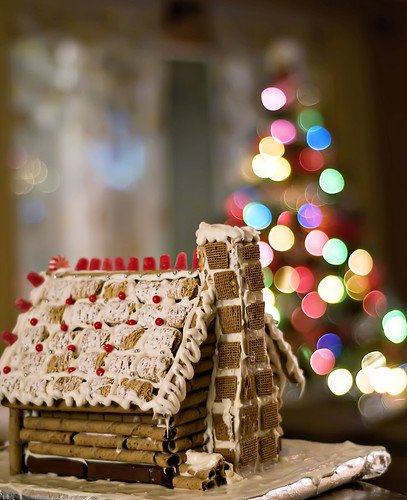 gingerbread log cabin w / chaminé