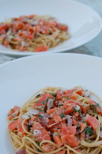 Pasta with gravlax, red onion, capers, dill