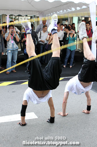 double hand stand