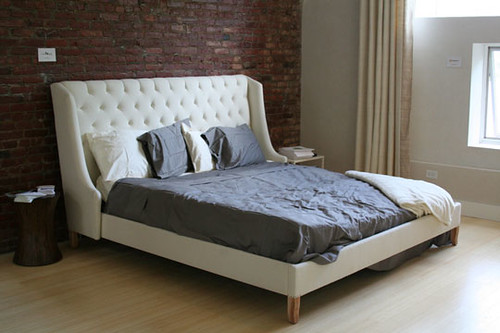10-6-tufted-bed