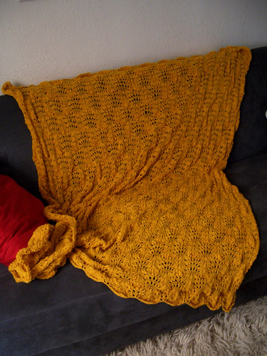 Knit Ostrich Plumes Blanket