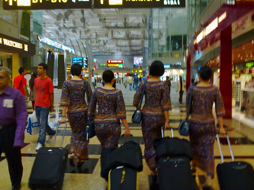 Singapore airlines stewardesses