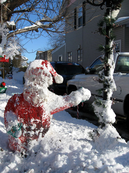 Snowy Santa (Click to enlarge)