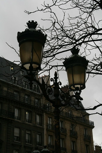 2009-11-23-PARIS-street-lamp