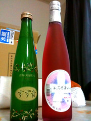 「すず音」と、「あ、不思議なお酒」が届いた。ピンクの日本酒って不思議な感じ