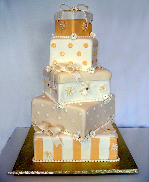 06_Gift_Box_Wedding_Cake_by_pinkcakebox