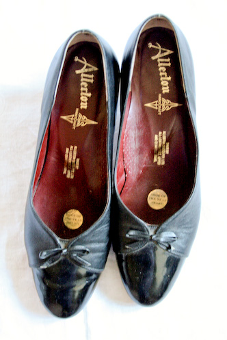 VINTAGE 80s black pumps heels PATENT bow brogues 8.5 - 10