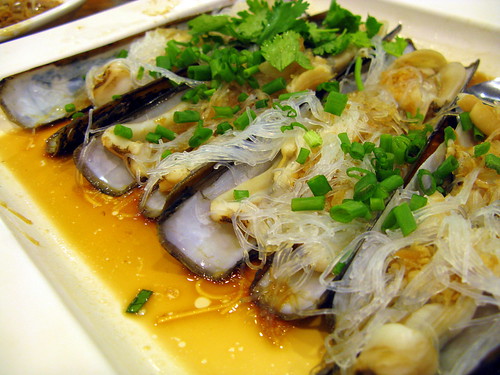 clams in bamboo shoots