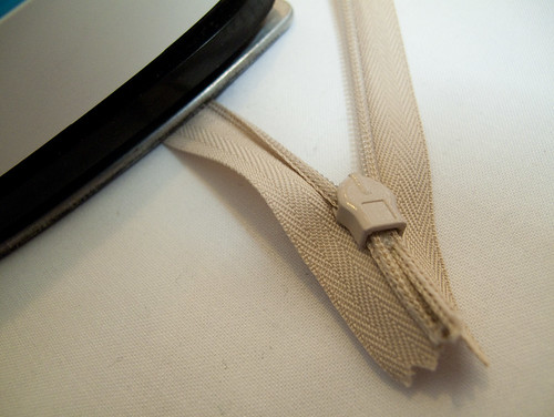 making cushions - iron invisible zip out flat