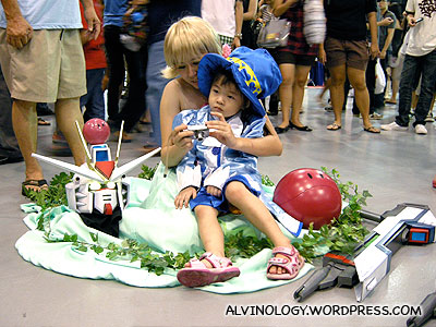 Another kid cosplayer and a beheaded Gundam