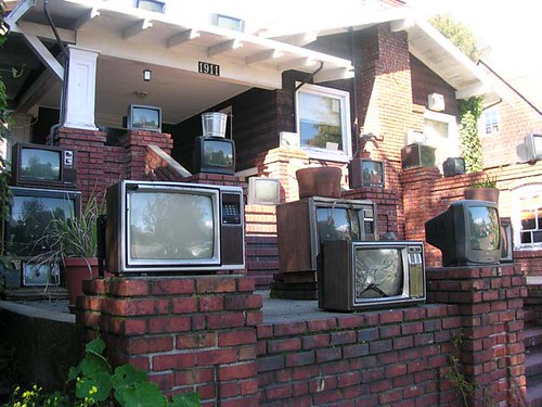 EVER SEEN THE TV HOUSE in BERKELEY?  (thanks kenn wilsons flickr!)