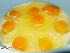 Flan casero-añadimos huevos.++