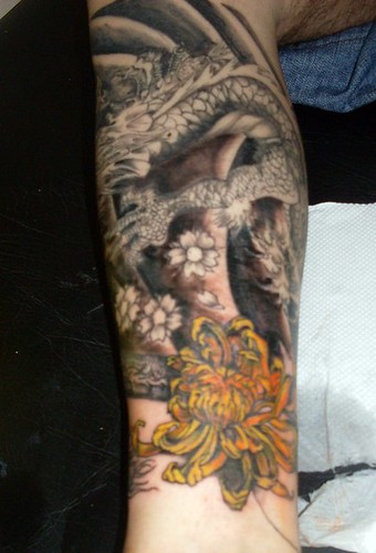 Etiquetas: Tattoos de dragones, Tattoos en la pierna