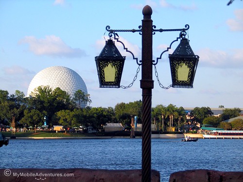 IMG_6679-WDW-EPCOT-lamps-SpaceshipEarth