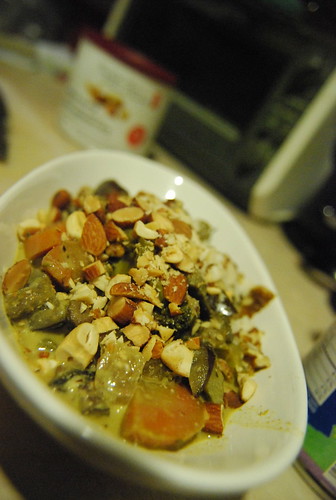 Vegetable curry with nuts