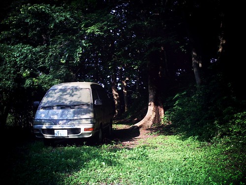 森にワゴン車