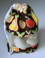 Peek-a-boo Bag - Alexander Henry (apples + pears)