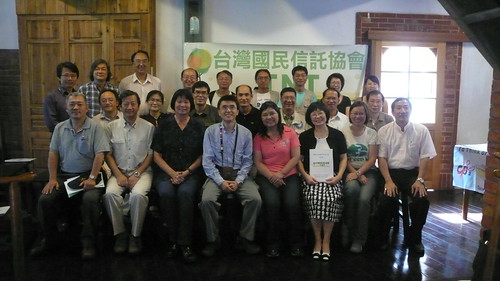 台灣國民信託協會成立大會來自文化界與環保界代表的大合照