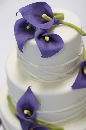 Blue Lily Wedding Cake For more cakes visit wwwstudiocakecom