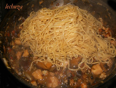 noodles de teriyaki con kombu-añadir noodles