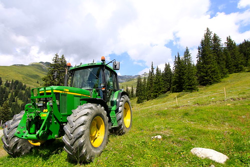 Traktor auf der Alp Ranasca 