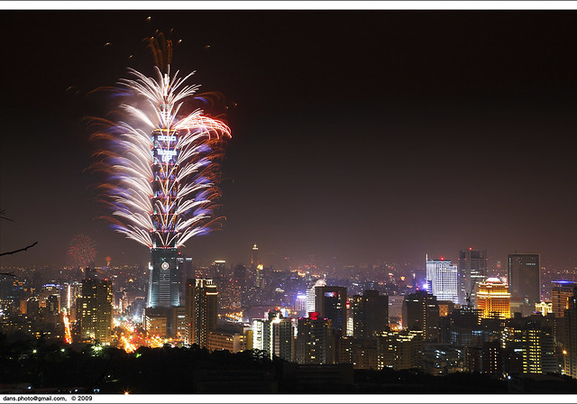 Taipei 101 fireworks at NY2010 台北跨年煙火