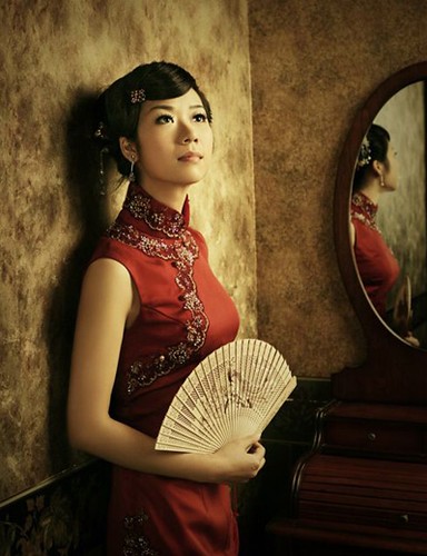  beautiful cheongsam is guaranteed to turn heads at any formal occasion.