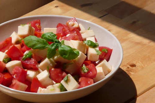 Fast and easy caprese salad