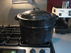 Boiling water jar sterilizer