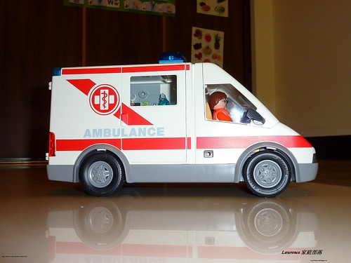 Playmobil 救護車 pic 10