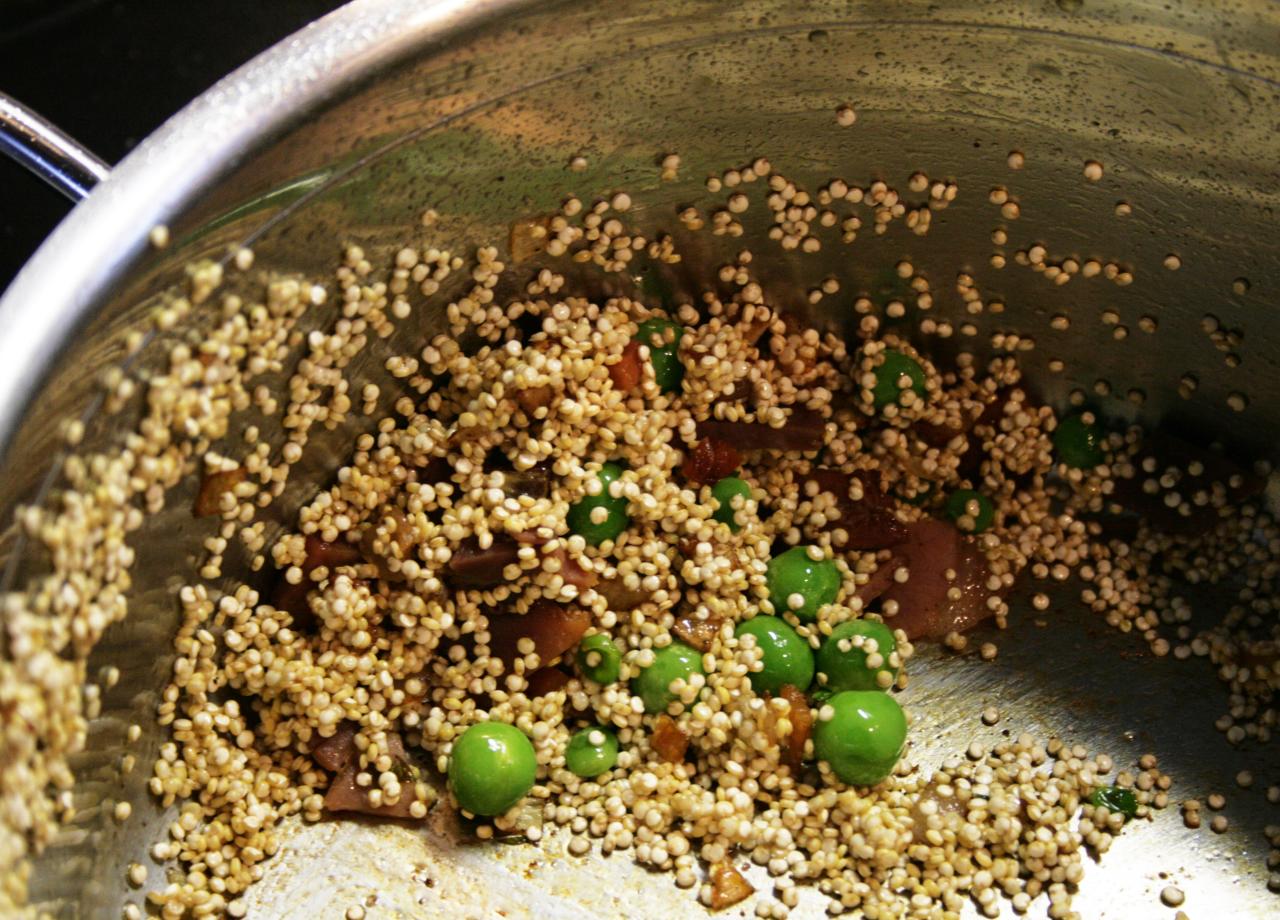 Quinoa ramekins w green peas and prosciutto