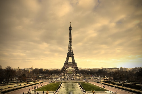 Using ultra-wide-angle lenses: La Tour Eiffel au couchant | Flickr
