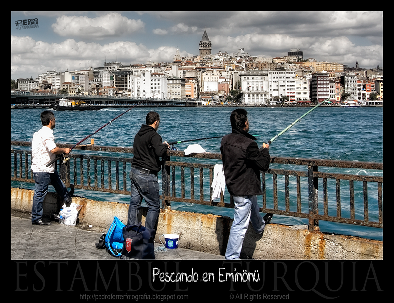 Fishermen on Eminönü - Istanbul - The golden horn