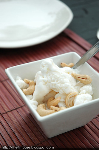 Baan Kun Pra - Coconut Ice Cream with Cashew Nuts (and Mango)