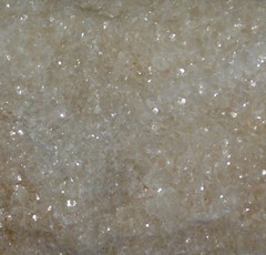 No.11-mramor biely hrubozrnny vystiepany povrch-100x200,70x200 - detail