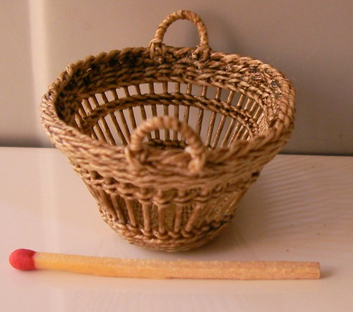 CDHM Artisan Lidi Stroud, IGMA Artisan of Nambucca's Little Shoppe has made a clothes basket in 1:12 scale, with handles and ready for the dollhouse miniature doll