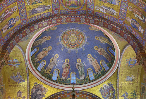Cathedral Basilica of Saint Louis, in Saint Louis, Missouri, USA - Dome of the Apostles over the sanctuary