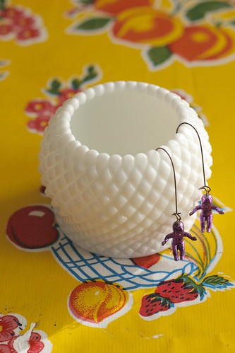 Milk glass sugar bowl / vase / storage space / earring hanger