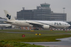 AP-BGY - 33781 - Pakistan International Airlines PIA - Boeing 777-240LR - Manchester - 081126 - Steven Gray - IMG_2913
