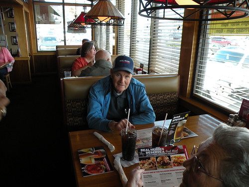 Veterans eat free at Applebee's on November 11, 2009  DSCN7451veteran
