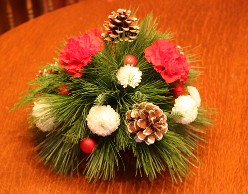 holiday-flower-arrangement
