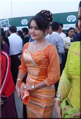 May Thet Khaing and May Thinzar Oo at Myanmar Academy Award Ceremony for 2008 Photo