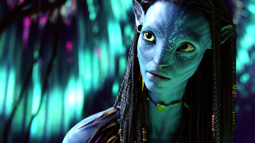 Neyetri from Avatar 3D, with bioluminescent points on her face.
